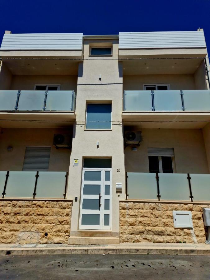 Beach Apartments Marina Di Ragusa Exterior foto